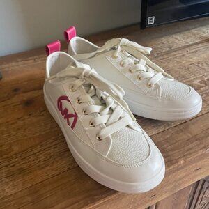 Size 8M Like New Michael Kors Court Shoes with gold eyelet detailing